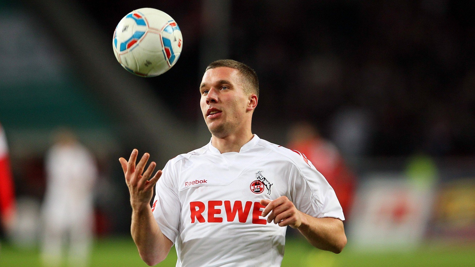 爱游戏app-车迷文化节：动人的故事与精彩表演，车迷频道主持人都有谁